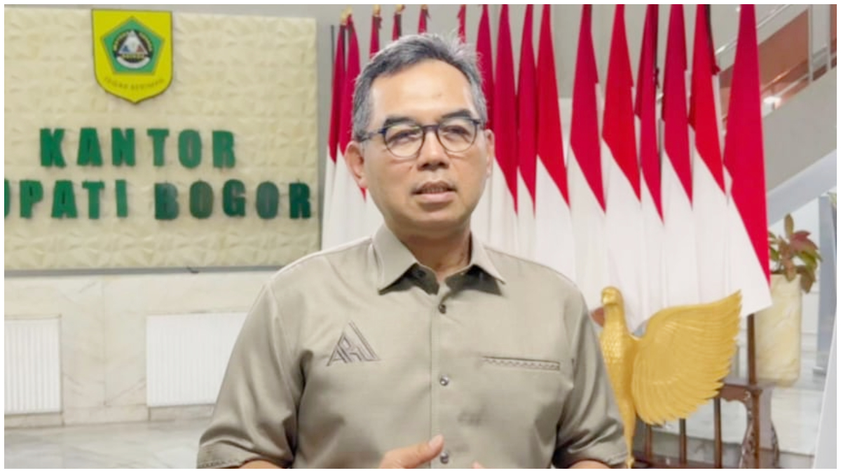 Sekda Kabupaten Bogor, Ajat Rochmat Jatnika saay menyampaikan keterangan soal pemberhentian dua ASN yang diduga terlibat perselingkuhan.
