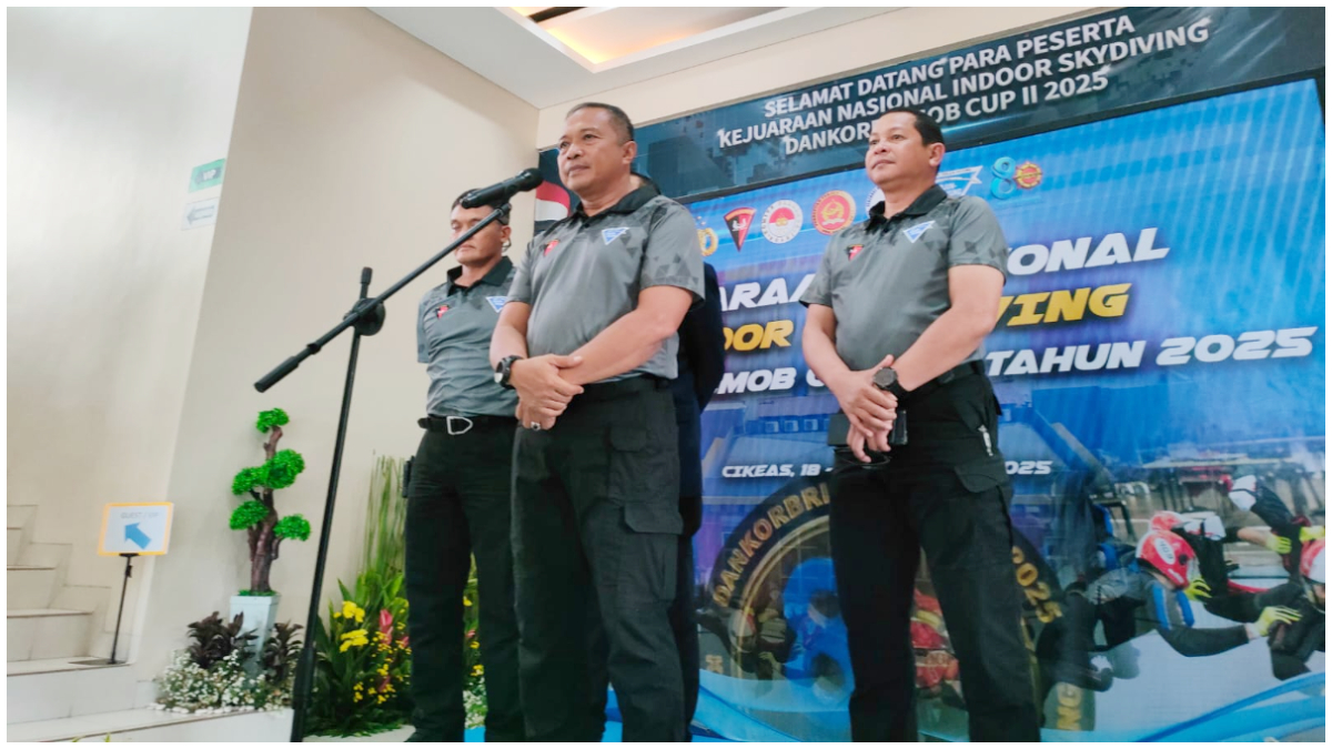 Komandan Korps Brimob Polri Komjen Polisi Ramdani Hidayat saat penutupan Kejurnas Skydiving Indoor Korbrimob Minggu 21 Desember 2025.