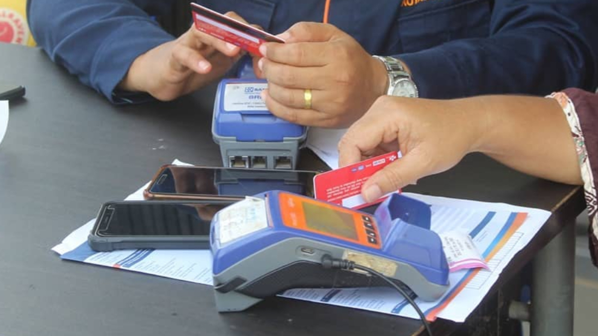 Ilustrasi: Penyaluran&nbsp;bantuan sosial (bansos) kepada masyarakat.