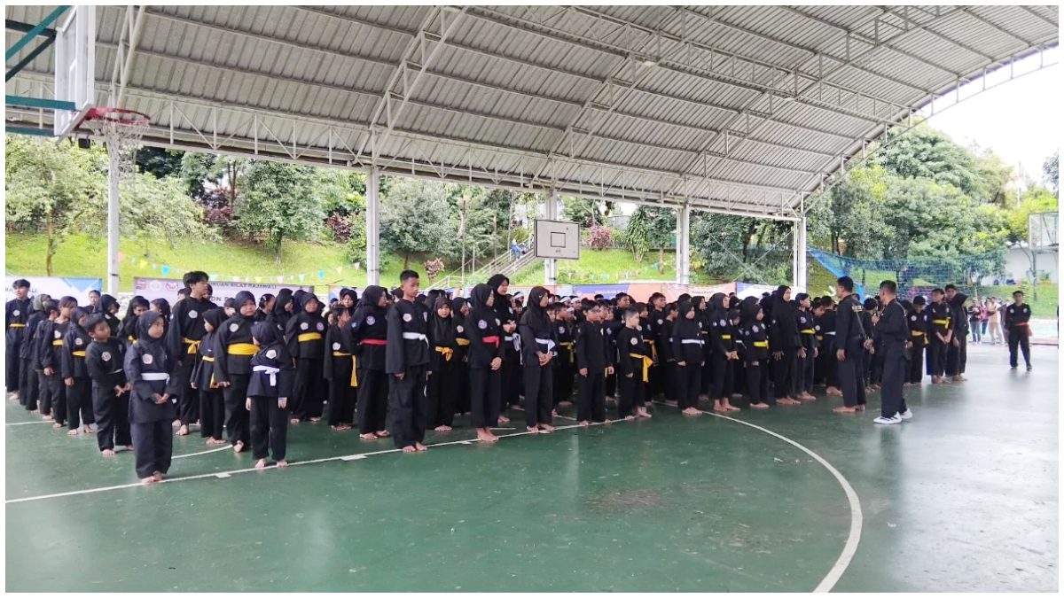 Ratusan siswa saat mengikuti UKT Perguruan Silat Rajawali.