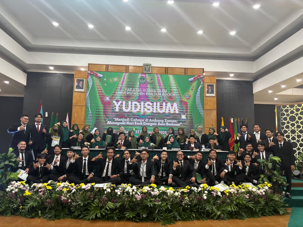 Peserta Yudisium FAI UIKA Bogor dari program studi komunikasi dan penyiaran islam, di Autorium Prof. H. Abdullah Siddiq, Kota Bogor, Senin 22 Desember 2025.
