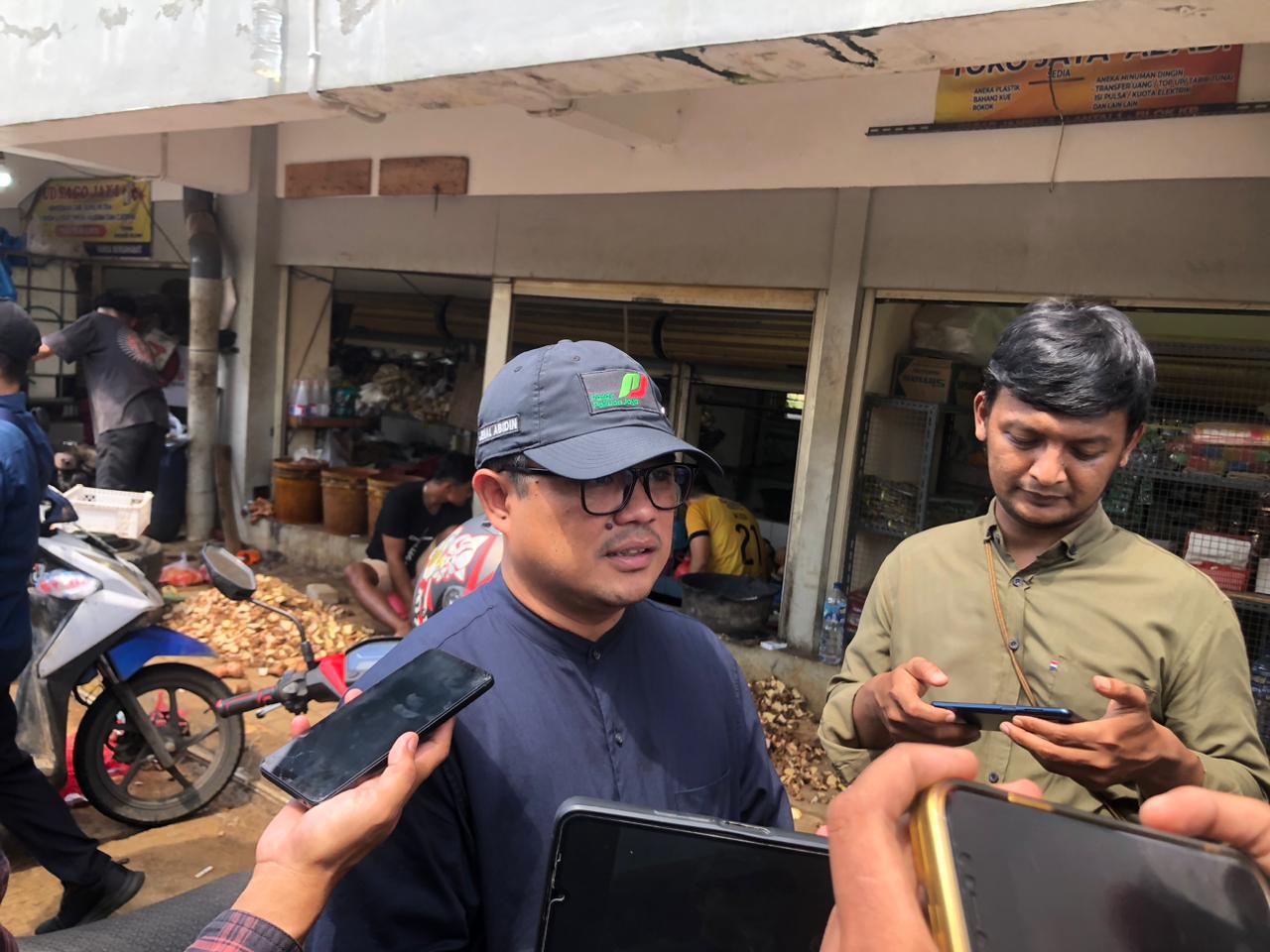 Dirut PPJ Pasar Bogor, Jenal Abidin saat dimintai keterangan.
