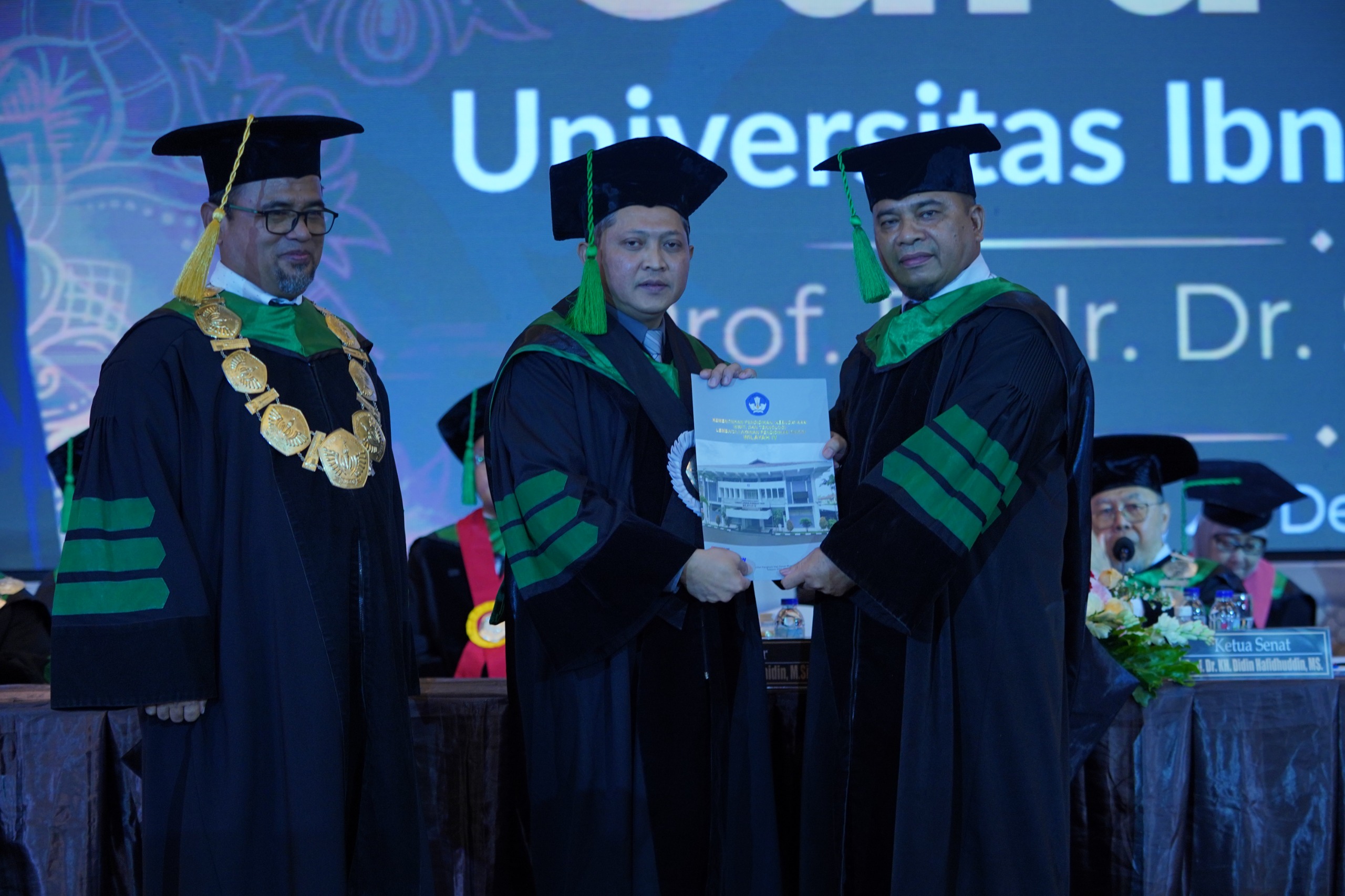 UIKA Bogor secara resmi mengukuhkan Prof. Syaiful sebagai Guru Besar Bidang Sistem Transportasi, Rabu 24 Desember 2025.