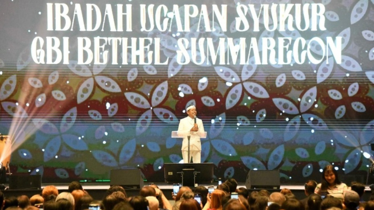 Gubernur Jawa Barat Dedi Mulyadi&nbsp;saat meresmikan&nbsp;GBI&nbsp;Summarecon Bandung.&nbsp;