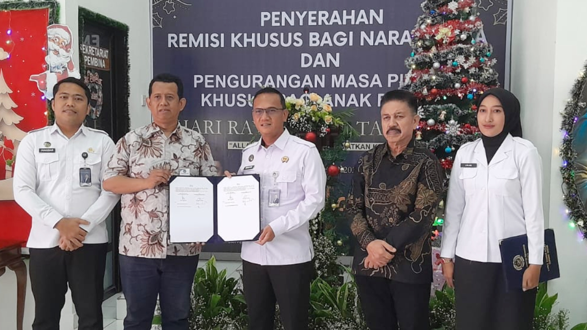 Sebanyak 37 warga binaan di Lapas Khusus Kelas IIA Gunung Sindur, Kabupaten Bogor mendapat remisi dalam momen Natal 2025.