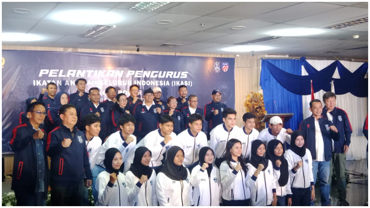 Pengurus IKASI Kota Bogor saat menjalani pelantikan di ruang serbaguna DPRD Kota Bogor, Jumat 26 Desember 2025.