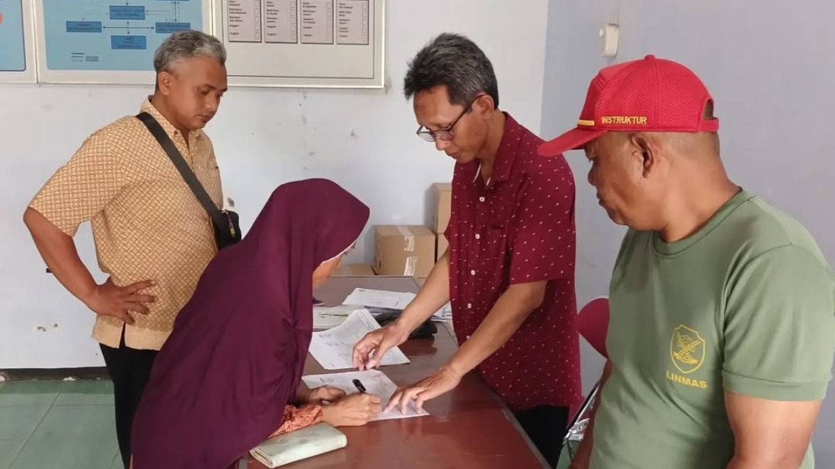 Ilustrasi. Penyaluran bansos ke KPM PKH.