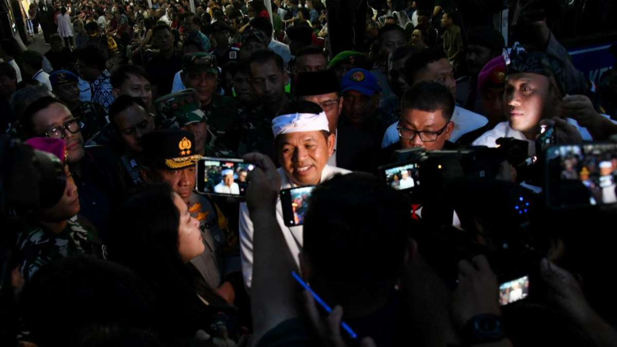 Gubernur Jawa Barat Dedi Mulyadi usai menandatangani Nota Kesepakatan Sinergi antara Pemda Provinsi Jawa Barat dan Badan Riset dan Inovasi Nasional (BRIN) di Bale Pakuan