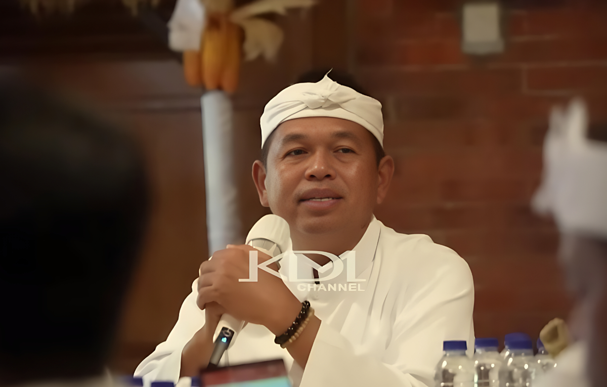 Gubernur Jawa Barat, Dedi Mulyadi saat memberikan arahan terkait upah tingkat kabupaten dan kota.