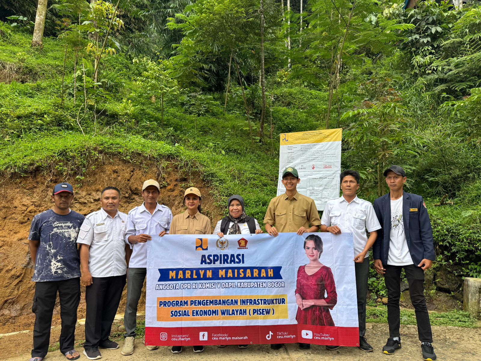 SOSIALISASI: Anggota DPR RI Dapil V Jawa Barat, Marlyn Maisarah saat melakukan pertemuan dengan warga.