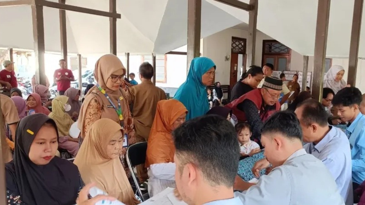 Ilustrasi pendampingan pencairan bansos BLT Rp900 Ribu di salah satu Bank Himbara