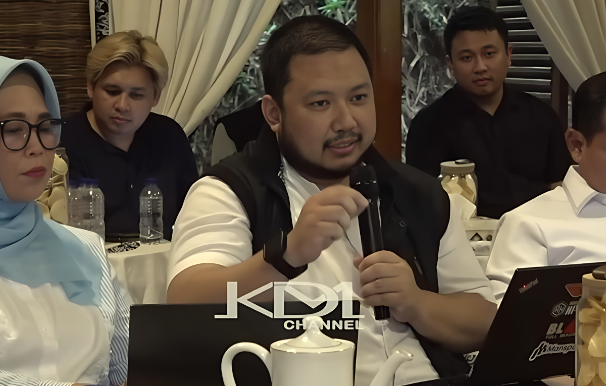 Kepala Bidang Hubungan Industrial dan Jaminan Sosial Disnakertrans Provinsi Jawa Barat, Firman Desa menjelaskan terkait upah.