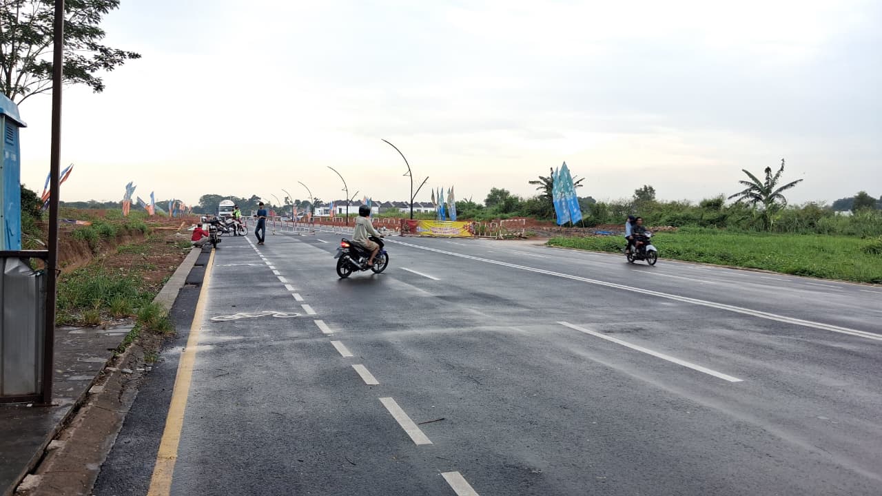 Akses jalan baru Metland&ndash;Harvest mulai digunakan pengendara, meski berada di kawasan swasta, menjadi alternatif untuk mengurai kemacetan di Kecamatan Cileungsi, Kabupaten Bogor.