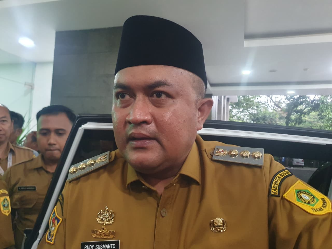 Bupati Bogor, Rudy Susmanto saat menyampaikan keterangan.