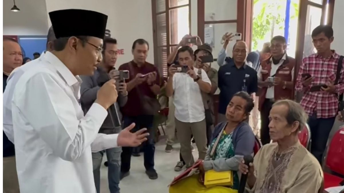Mensos Syaifullah Yusuf atau Gus Ipul pantun secara langsung pencairan bansos BLT Kesra lewat Kantor Pos Indonesia.