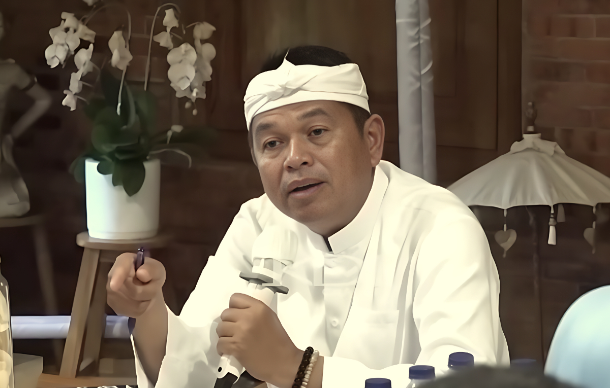 Gubernur Jawa Barat, Dedi Mulyadi memberikan arahan terkait UMSK kepada wali kota dan bupati.