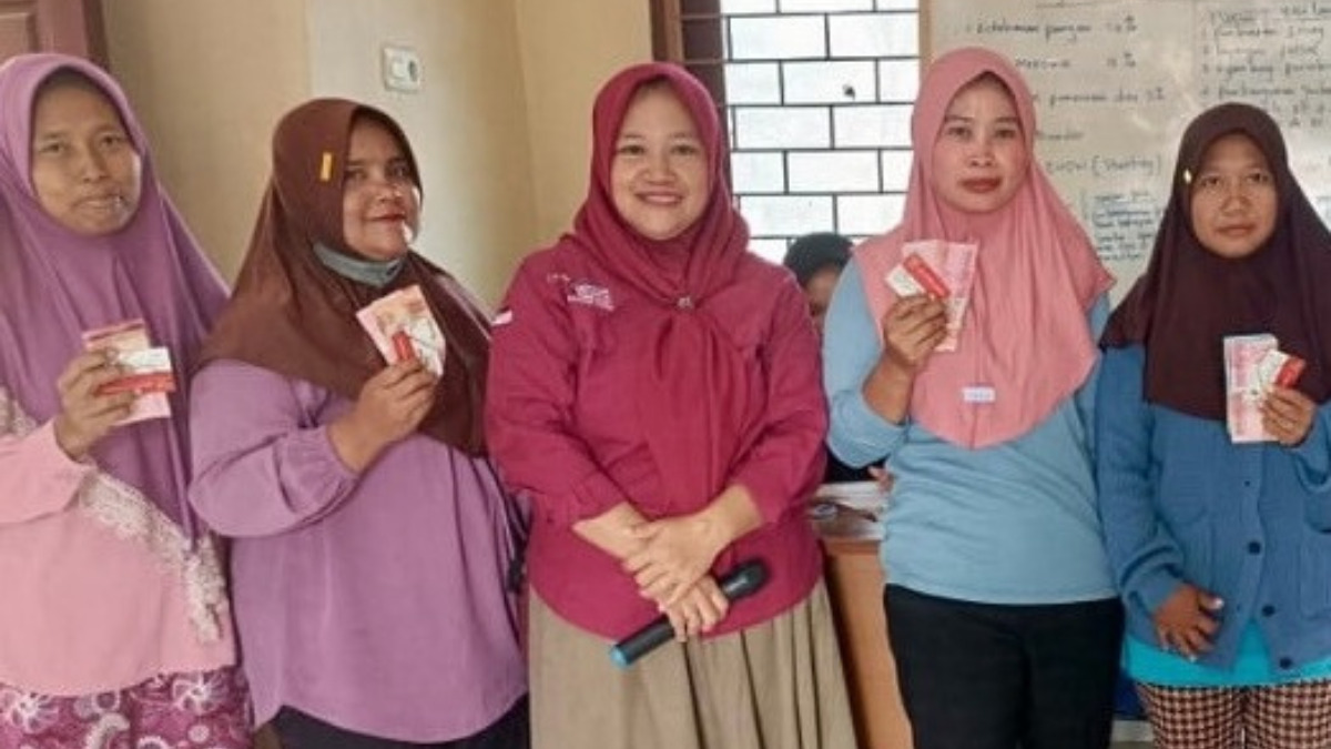 Ilustrasi. Penyaluran bansos kepada KPM pemegang KKS.