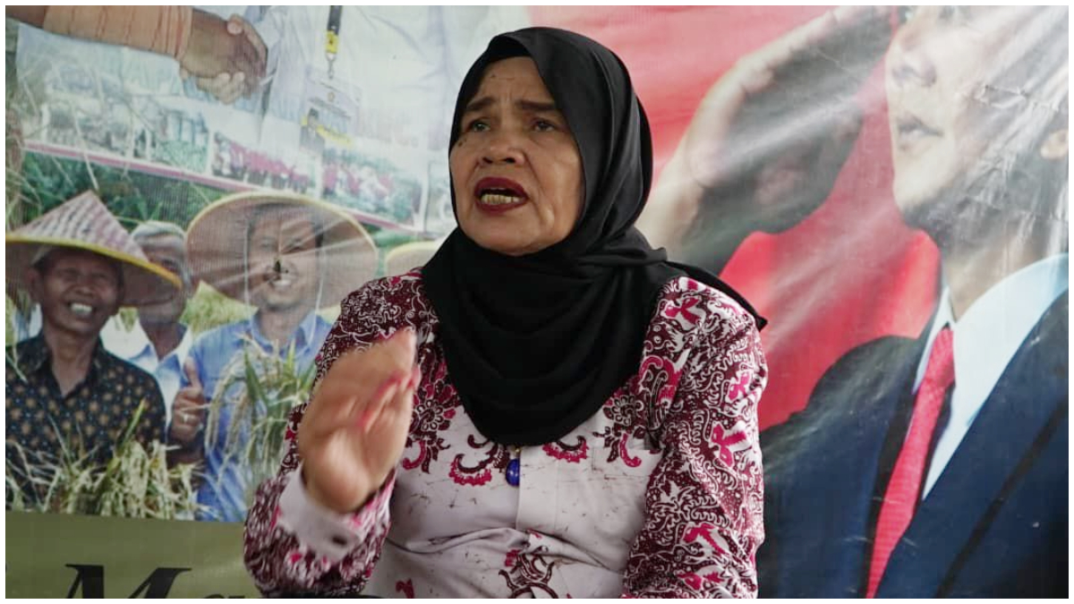 Ruqoyah ibu Wakil Wali Kota Bogor saat berbincang di kediamannya