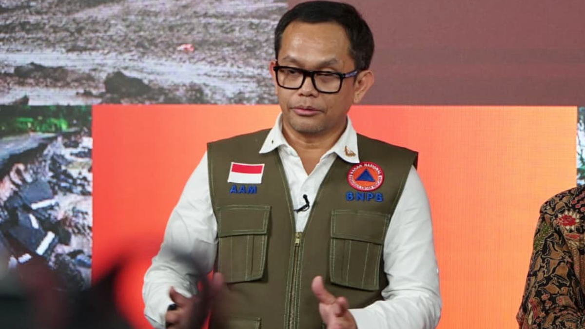 Kepala Pusat Data, Informasi, dan Komunikasi Kebencanaan BNPB, Abdul Muhari saat memberikan keterangan di Graha BNPB, Jakarta Timur, Selasa 30 Desember 2025.