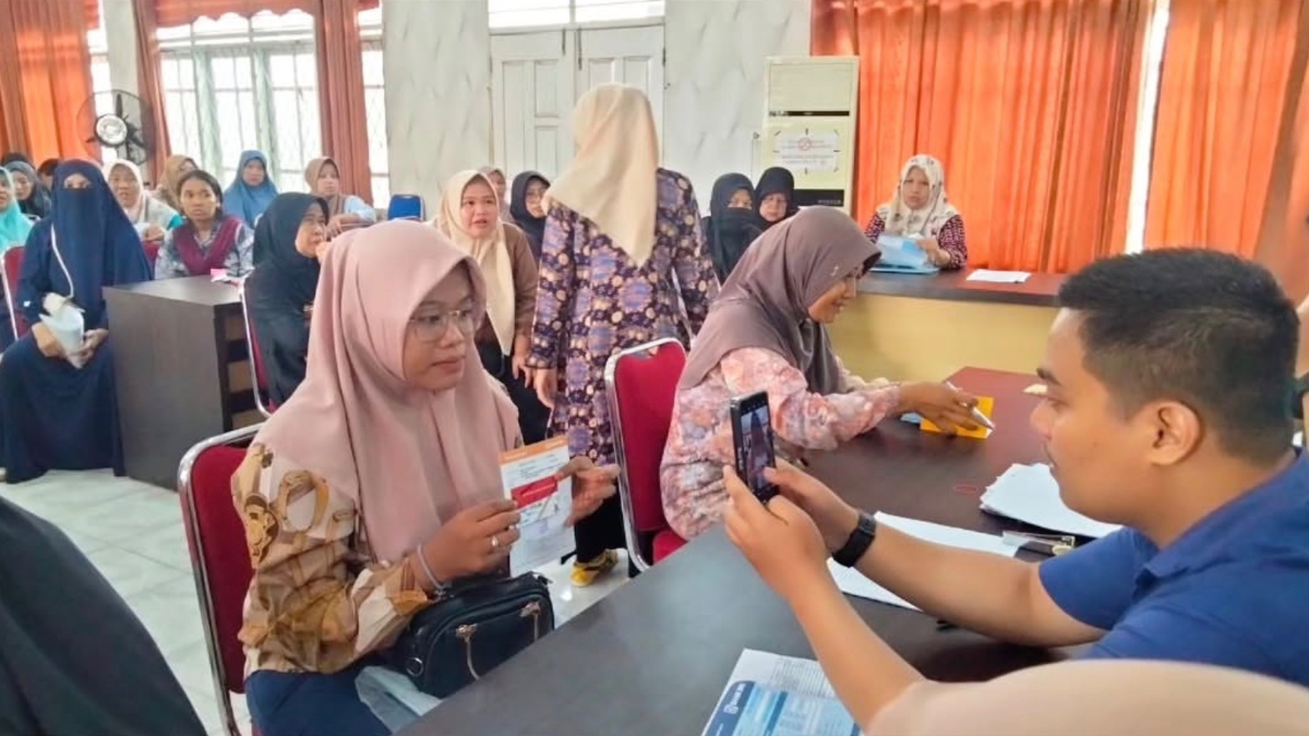 Ilustrasi penyaluran bansos dari pemerintah kepada KPM