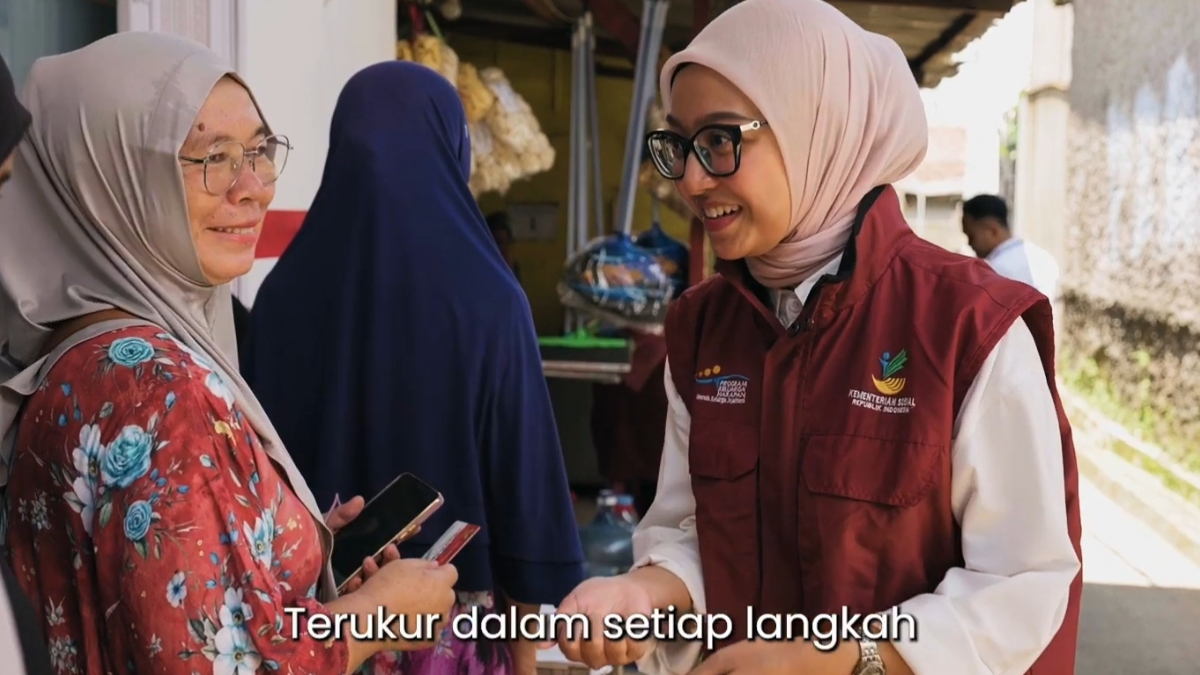 Ilustrasi Pendamping Sosial membantu dalam proses penyaluran bansos untuk KPM