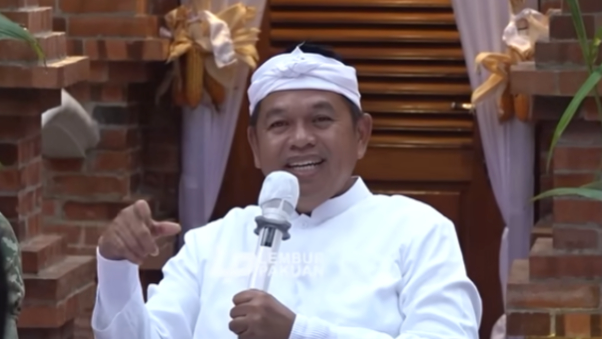 Gubernur Jawa Barat Dedi Mulyadi saat Rapat Koordinasi Terbatas bersama para kepala daerah di Lembur Pakuan, Kabupaten Subang.