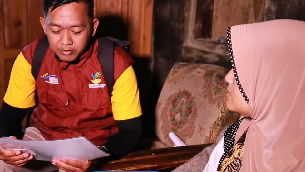 Ilustrasi proses verifikasi pencairan bansos di tahun 2026