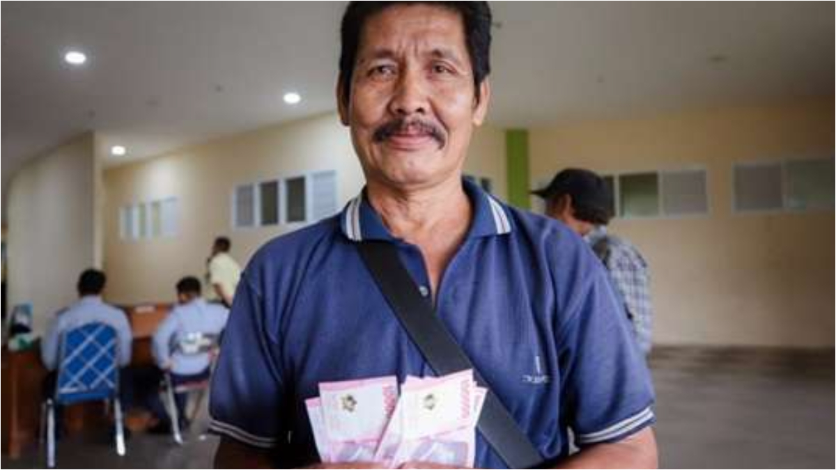 Pengemudi angkot Bandung yang dapat kompensasi