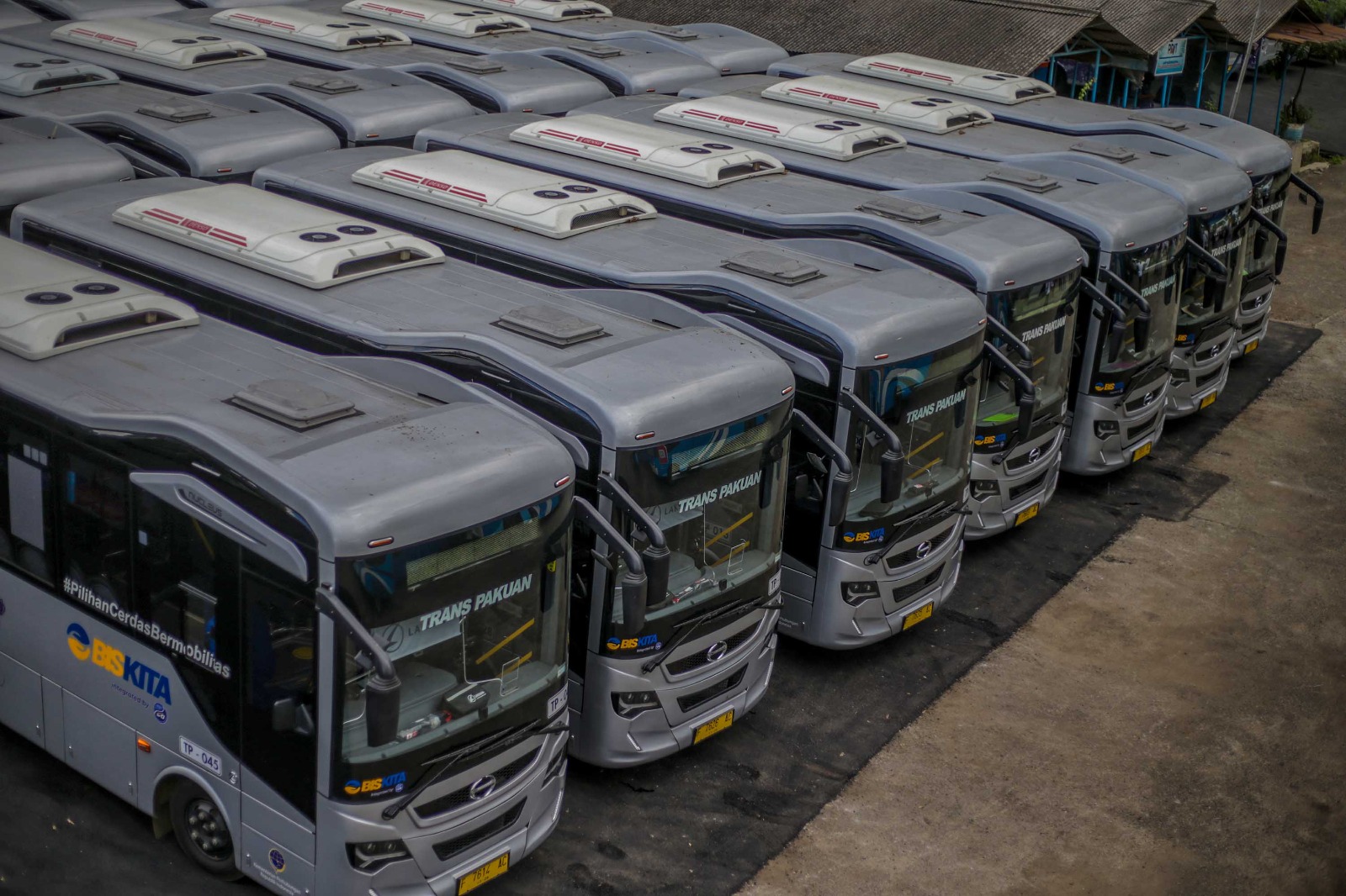 Derestan Biskita TransPakuan tengah diparkir dan berhenti beroperasi untuk sementara waktu.