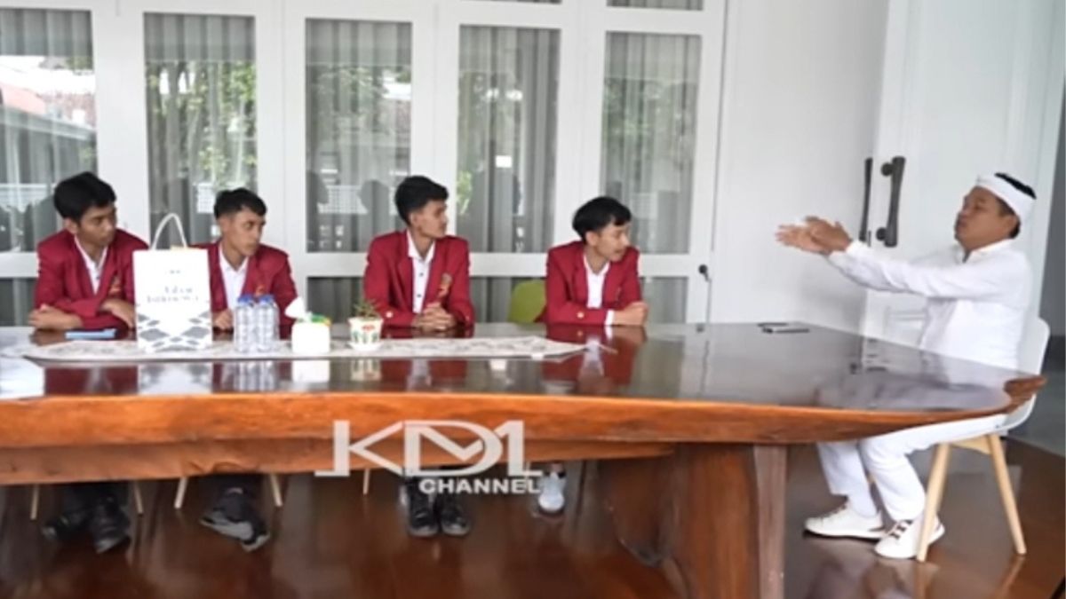 Gubernur Jawa Barat Dedi Mulyadi bertemu mahasiswa asal Aceh dan Sumut yang berkuliah di Bandung