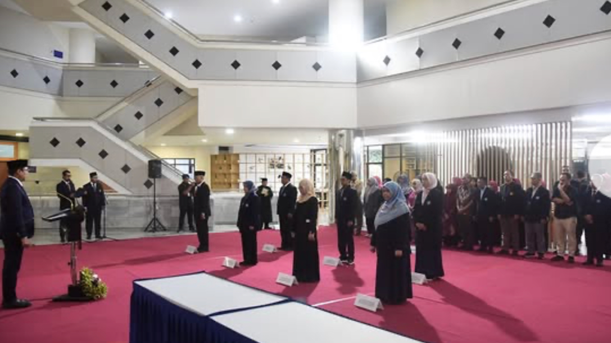 Pelantikan pejabat struktural baru di Fakultas Teknik dan Teknologi.