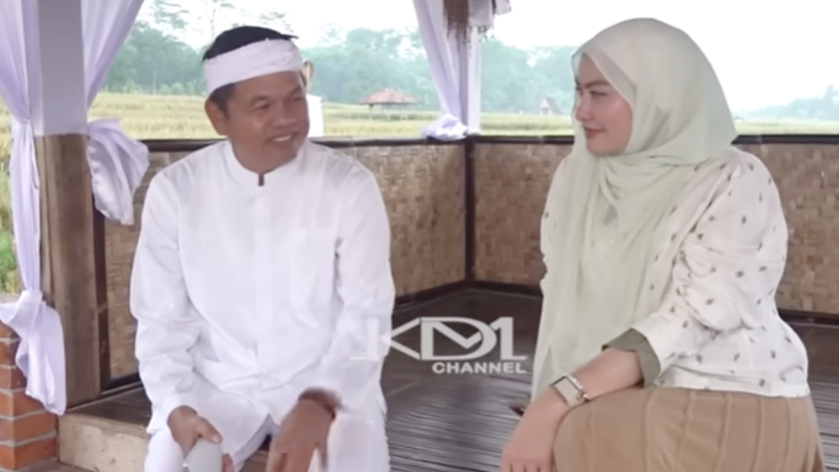Gubernur Jawa Barat Dedi Mulyadi saat bertemu dengan Anggota Parlemen Malaysia Young Syefura di Lembur Pakuan, Kabupaten Subang, beberapa waktu lalu.&nbsp;