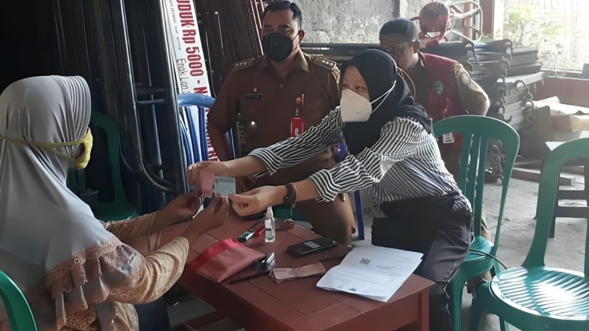 Ilustrasi penyaluran bantuan sosial atau bansos di tahun 2026