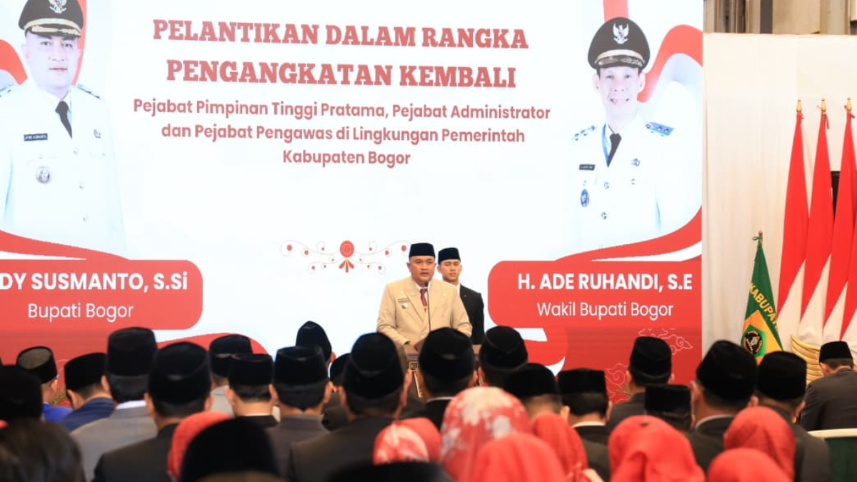 Bupati Bogor Rudy Susmanto saat menghadiri pelantikan dan pengambilan sumpah jabatan Pejabat Pimpinan Tinggi Pratama, Pejabat Administrator dan Pejabat Pengawas