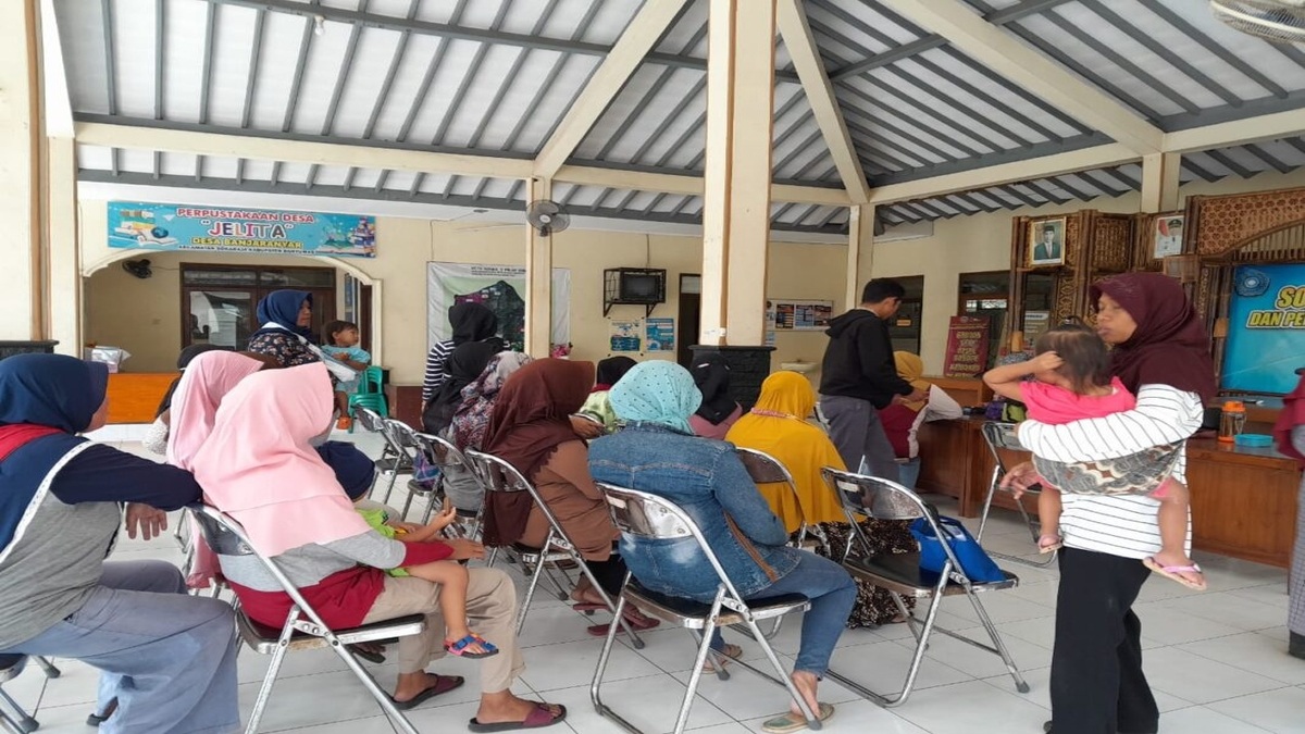 Ilustrasi penyaluran bansos, subsidi hingga ATENSI.
