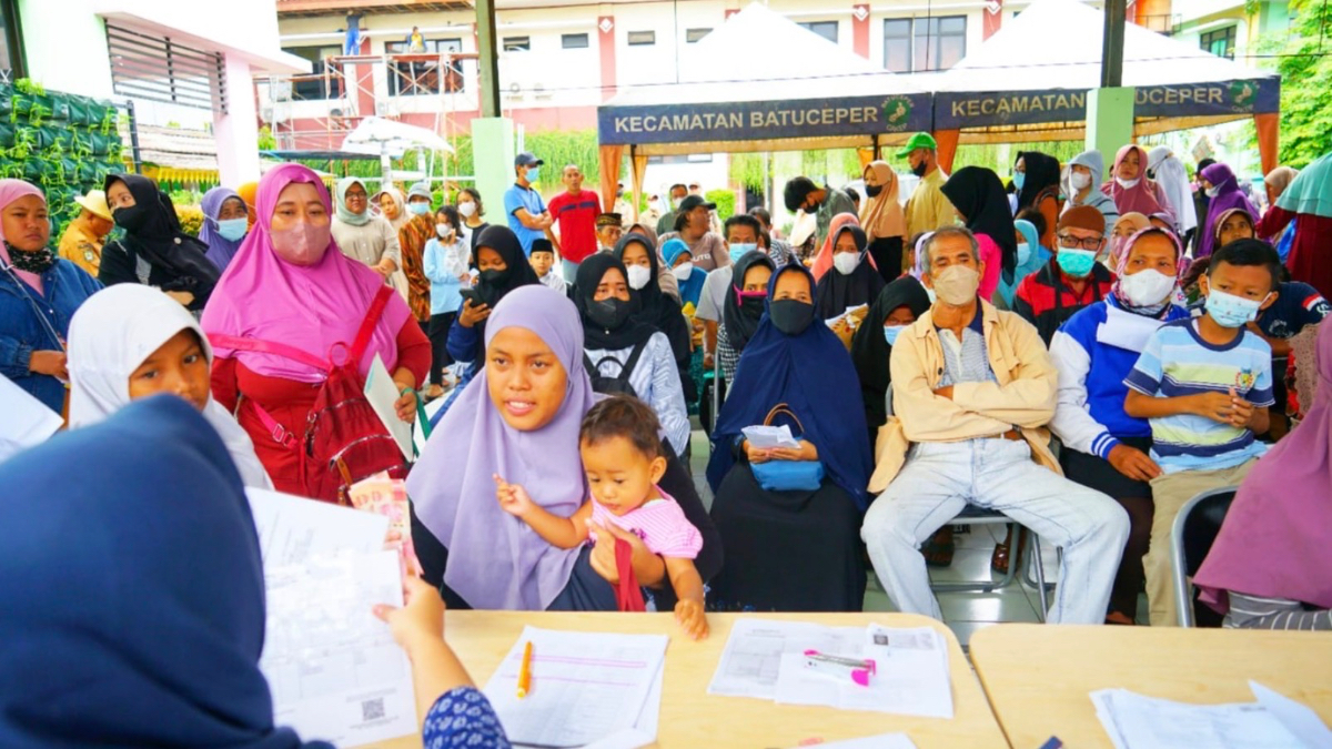 Ilustrasi. Penyaluran bansos BPNT ke KPM.