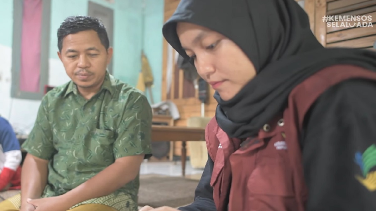 Ilustrasi Pendamping Sosial ke rumah KPM Bansos