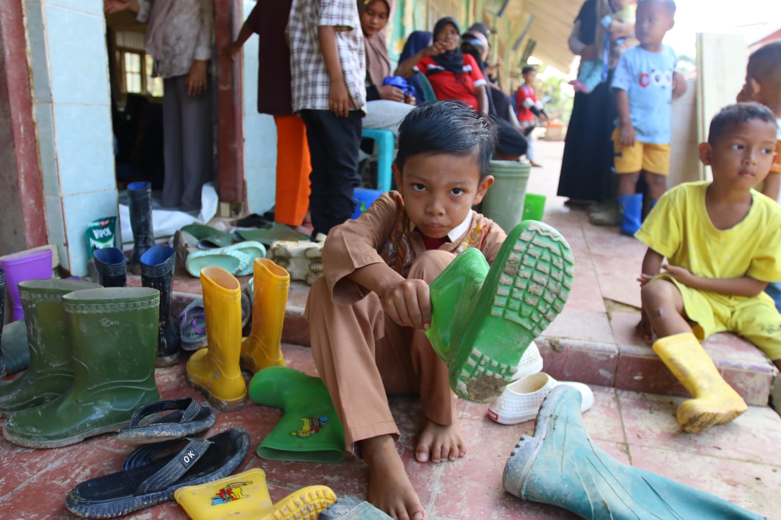 Anak-anak Sekolah Dasar Negeri Kampung Durian, Kabupaten Aceh Tamiang.