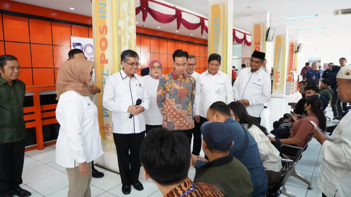 Ilustrasi penyaluran bansos di kantor pos