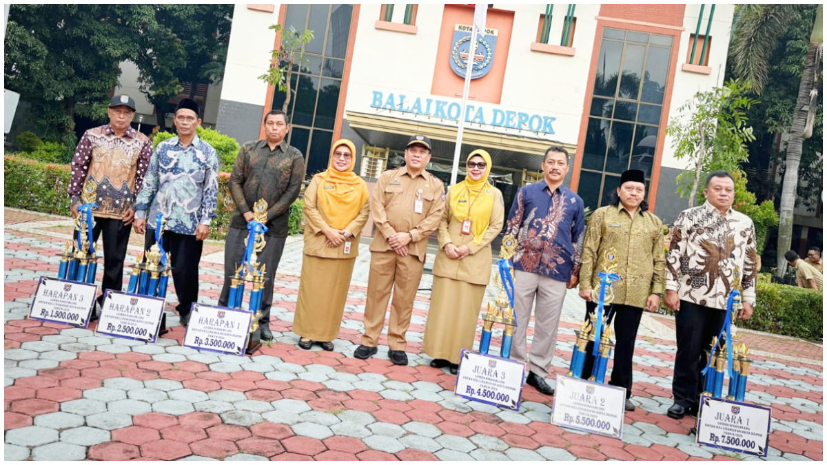 Penyerahan penghargaan lomba siskamling Kota Depok di Balaikota Depok Senin 5 Januari 2026.