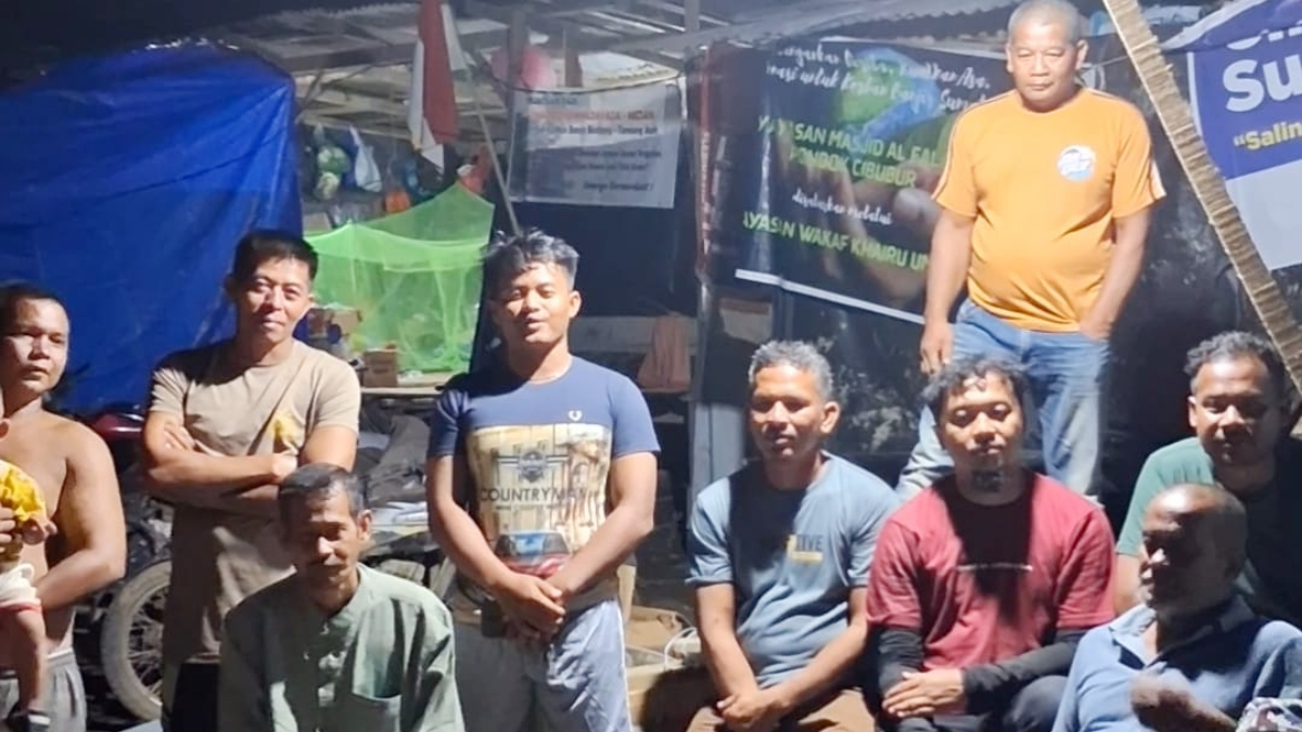 Warga Dusun Al Ikhsan, Desa Kota lintang Bawah, Kecamatan Kualasimpang, Kabupaten Bogor yang merindukan Wakil Wali Kota Bogor, Jenal Mutaqin.