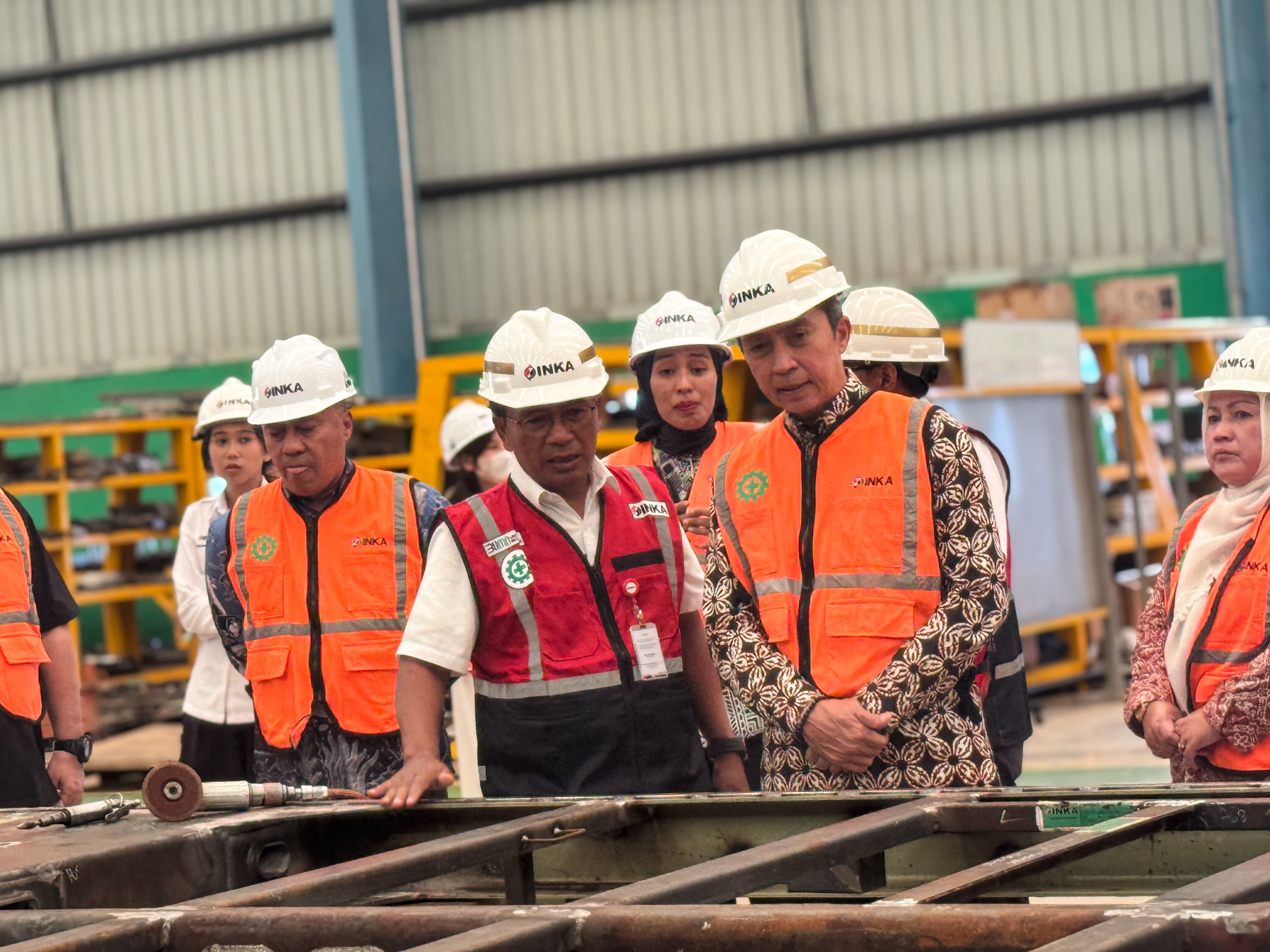 Wali Kota Bogor bersama jajarannya  melakukan kunjungan kerja ke PT Industri Kereta Api (INKA) Banyuwangi.