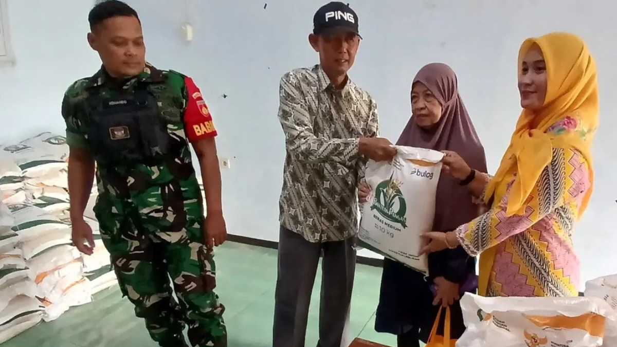 Ilustrasi penyaluran bansos beras 10 kg