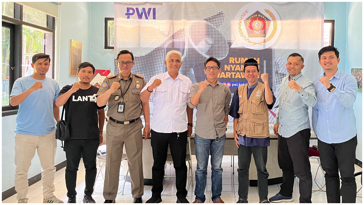 Panitia Bhakti Lintas Agama Kota Bogor 2026 saat menyambangi PWI Kota Bogor.