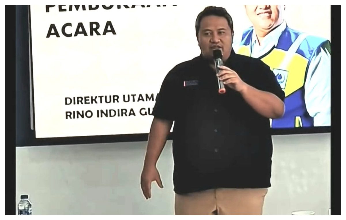 Dirut Perumda Tirta Pakuan Kota Bogor, Rino Indira Gusniawan saat membuka Bimtek Peningkatan Akurasi dan Keandalan Pengukuran Meter Air.