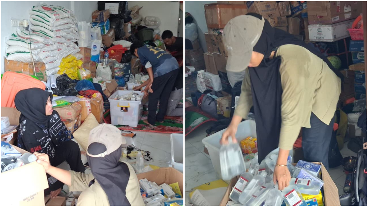 Dewi warga sekaligus penyitas banjir bandang di Aceh Tamiang yang bergabung menjadi Relawan SalamAid saat merapihkan barang yang hendak didistribukan, Selasa, 6&nbsp;Januari 2026.