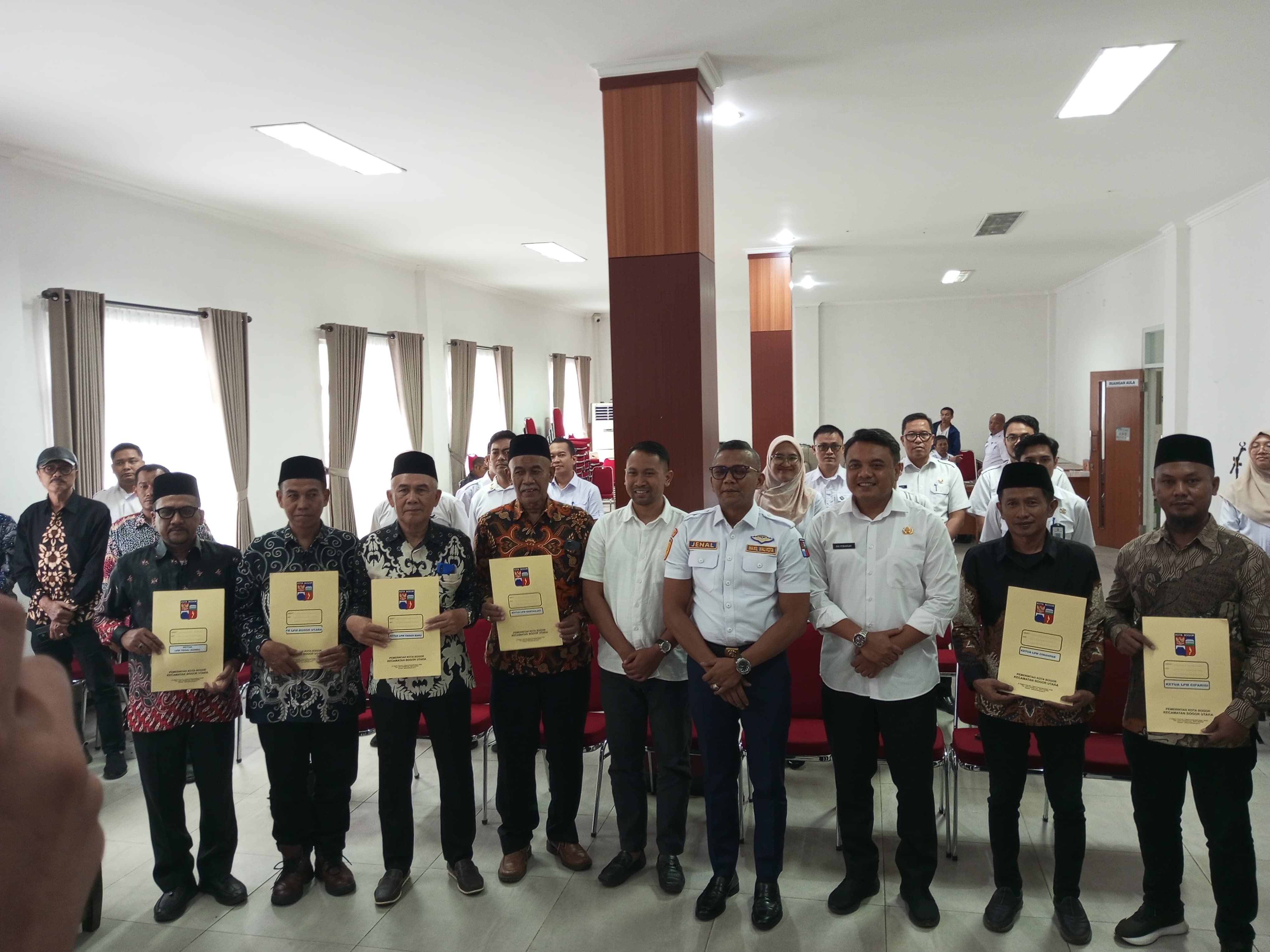 Ketua Lembaga Pemberdayaan Masyarakat (LPM) se-Kecamatan Bogor Utara resmi dilantik.
