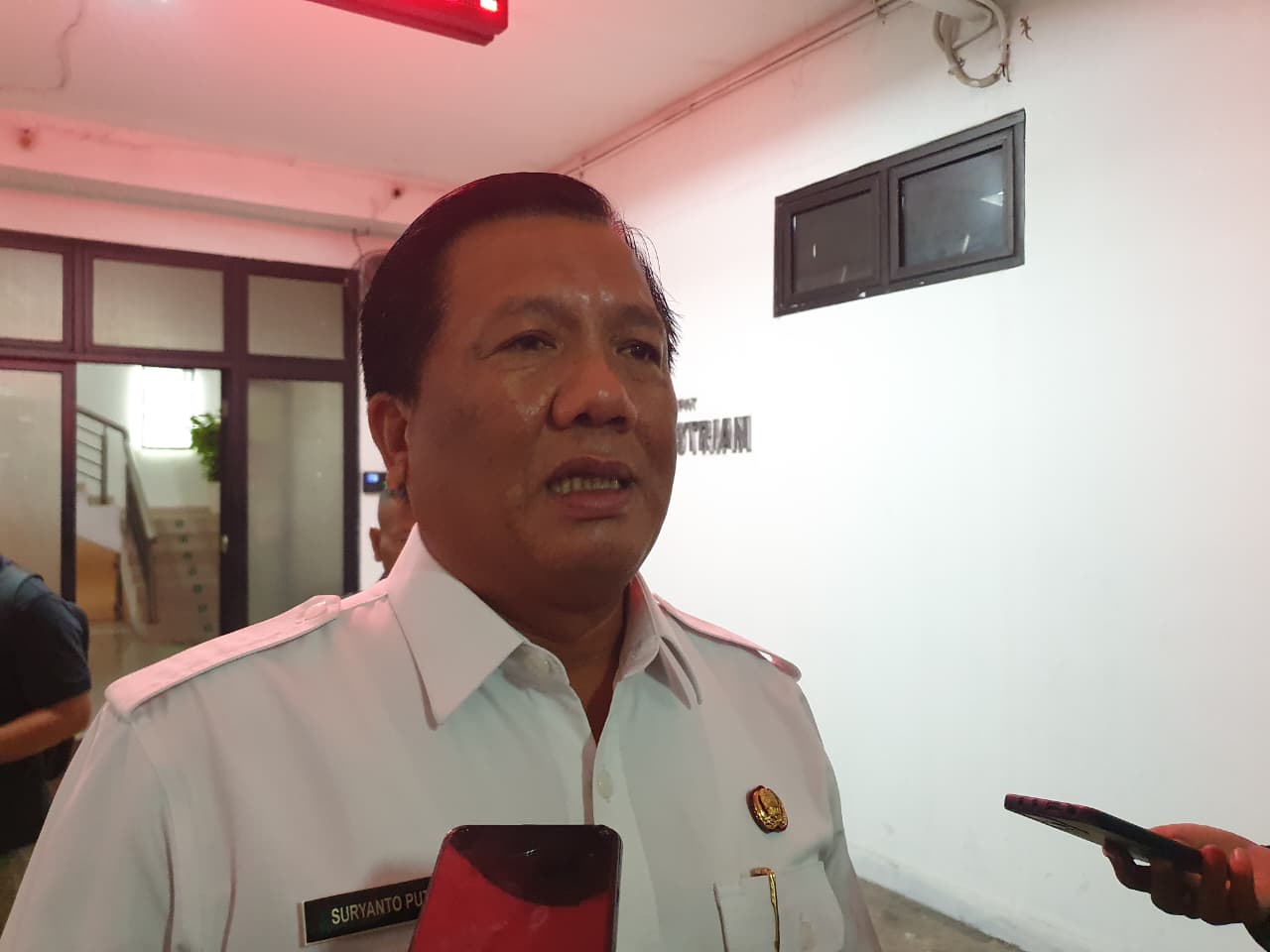Kepala Dinas PUPR Kabupaten Bogor, Suryanto Putra saat menyampaikan keterangan.