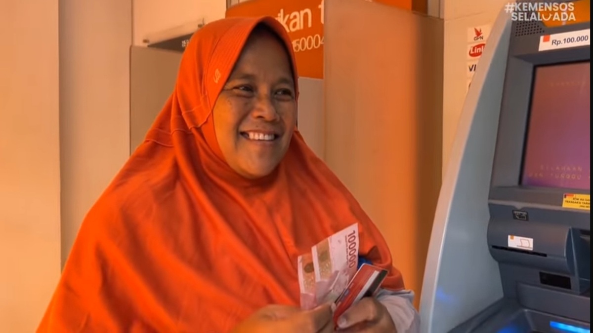 Ilustrasi KPM cairkan saldo bantuan sosial (bansos)