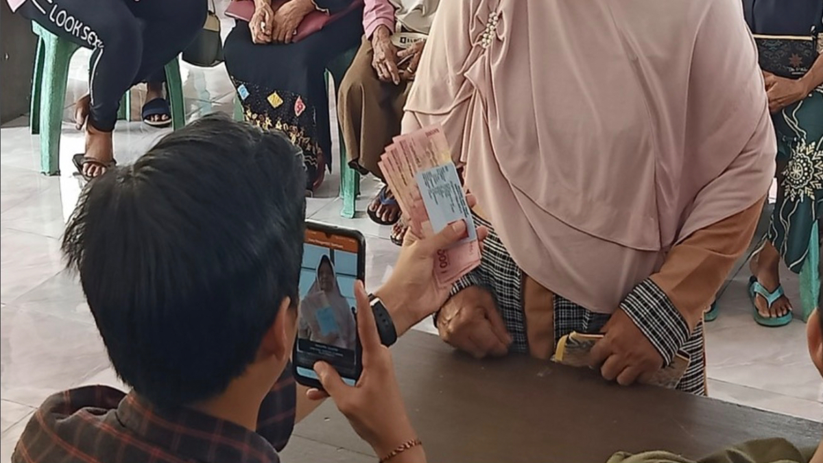 Ilustrasi penyaluran bansos